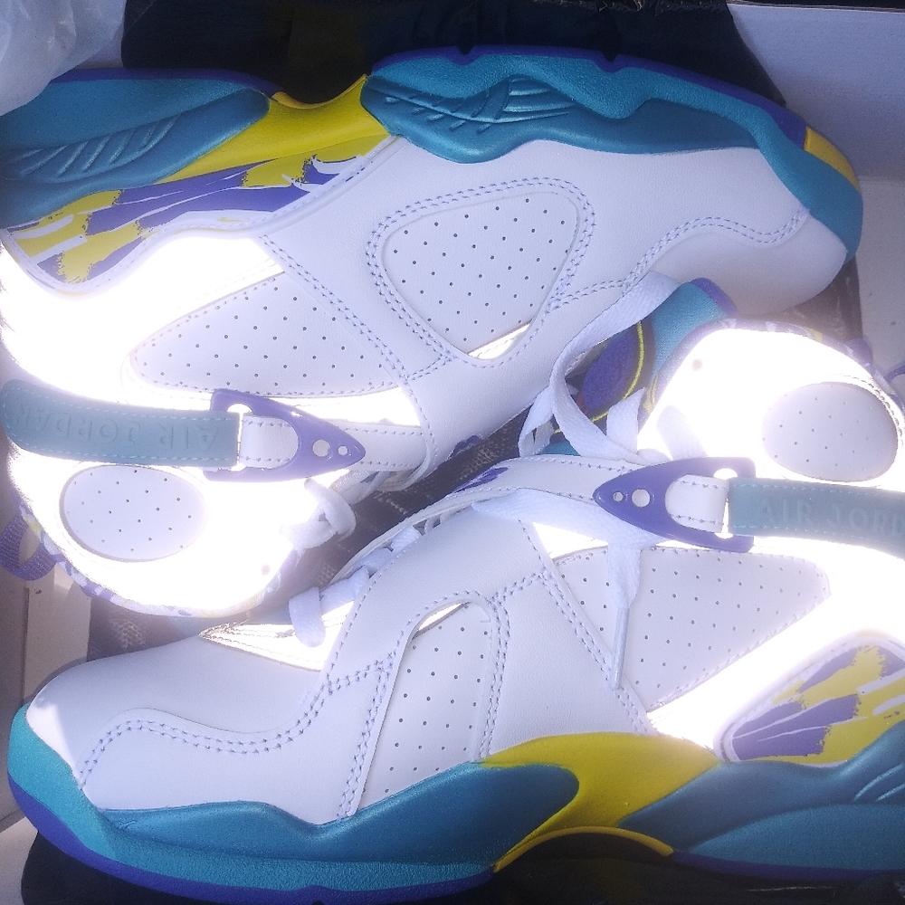 Womans jordans retro 8